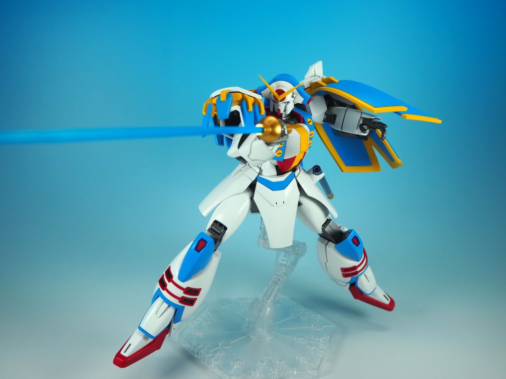 前腕部にはMGのインパルスのフレームに存在しない可動軸を新規に製作したおかげで腕アーマーに干渉することなくフェンシングのポージングが可能