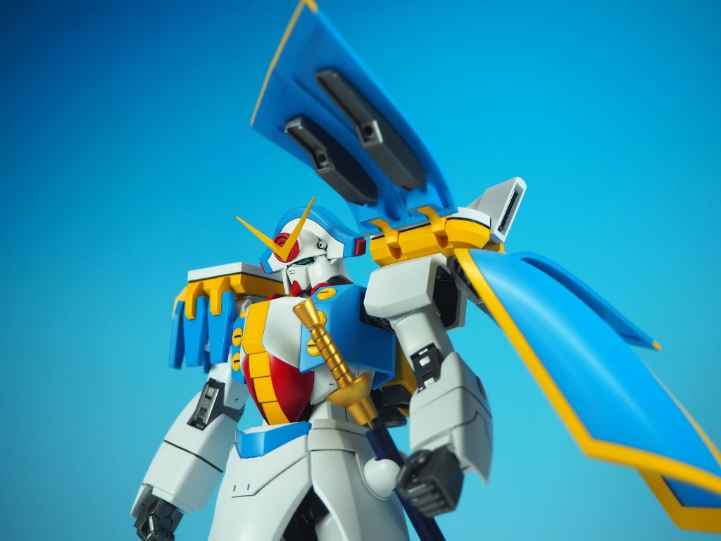 肩のマントパーツはそれぞれが独立可動するように設計ローゼスビット発射形態を再現可能