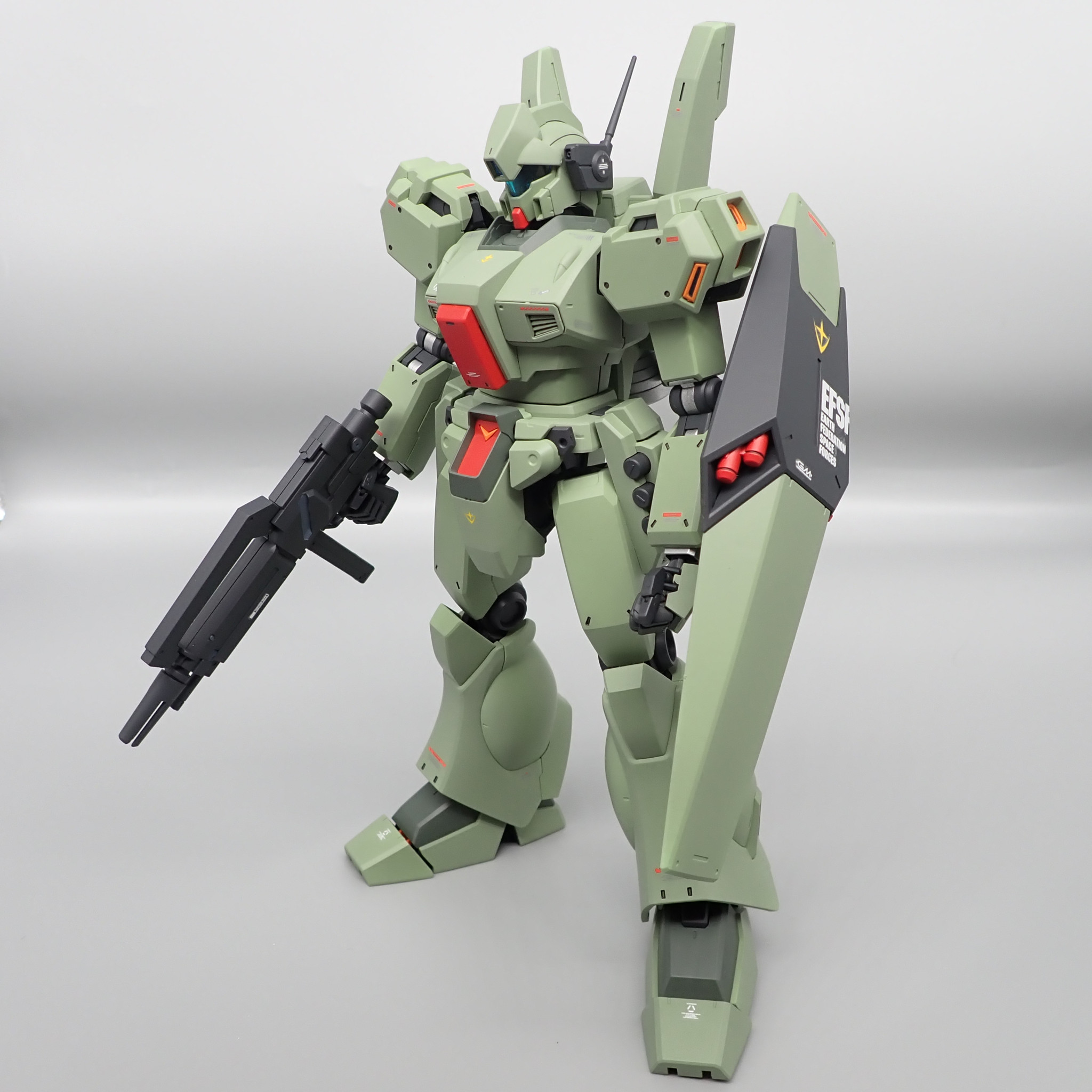 ガンプラ MG ジェガン D型 先行配備型 塗装済み完成品 - プラモデル