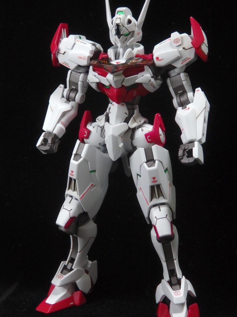 ガンダムルブリスの武装は下記の通りです。■レシーバーガン/ビームブレイド/ガンビットライフル■コンポガンビットシールド/ビットステイヴ■ビームサーベル■ビットオンフォーム...用語がなかなか難しいですね。とりあえず水星で覚えなきゃいけない新用語は『ガンビット』と『ビットステイヴ』ですかね。ビットステイヴをガンビットシールドに組み上げるのは思いのほか楽しいです。