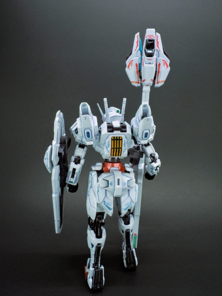 後姿はこんな感じです。使用したデカールは、以下のとおりです。・デカール1:水星の魔女 汎用1 機体:ルブリス、エスカッシャン:エアリアル・デカール2:GM-404 1/144 コーション#2 ブルー:機体、レッド:スラスター部