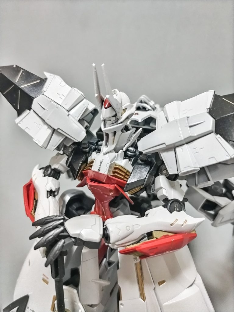 コクピットには三日月の名を。阿頼耶識？　ナノマシン繋がりです。