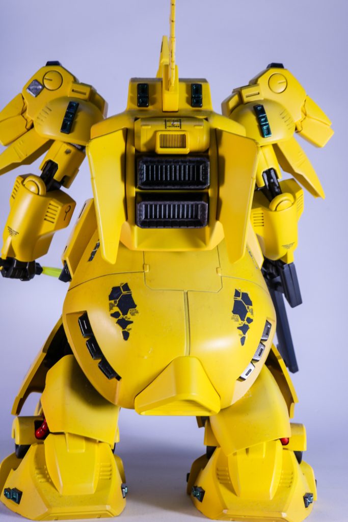 ただ、数多のバーニアに太ましいプロポーション。唯一無二のカッコよさがジ・オにはありますね。