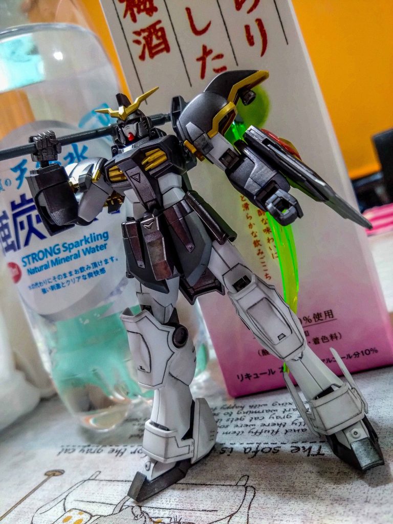 片手間ながら塗装はしてます。黒と金色ははガンマカヘビーガンメタ・ゴールド、後はアクリジョンの焼鉄色・ナチュラルグレーです。つや消しで仕上げてますが片手間で塗装出来るのでガンマカは最高です。