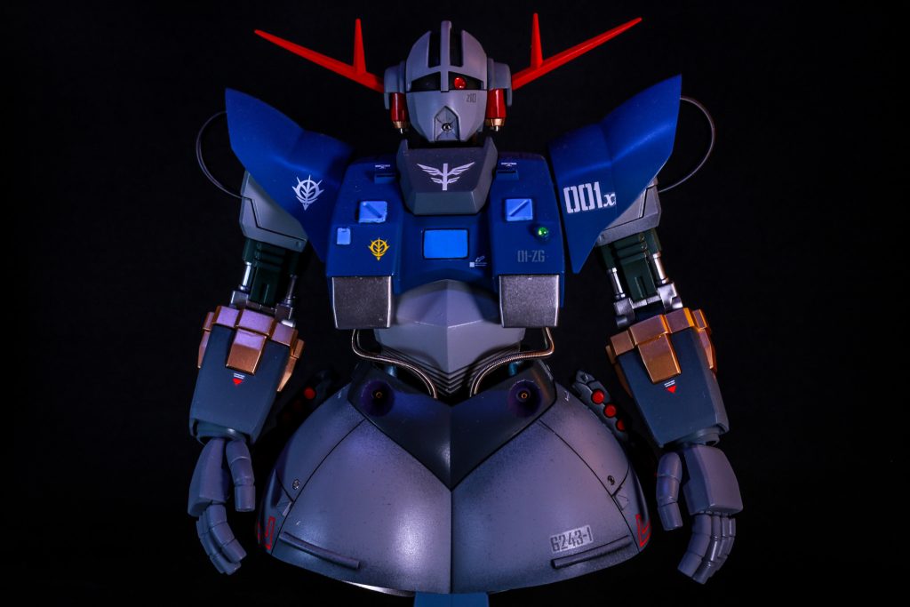 RGとHGどちらにするか迷いましたが、ちょうど再販時期だったのと、個人的にHGのプレーンな雰囲気が好きだったのでこちらを選択しました。かといって、そのまま作るのも面白味に欠けるかなと思い、パーツを移植したり、パイプを追加するなどしてます。