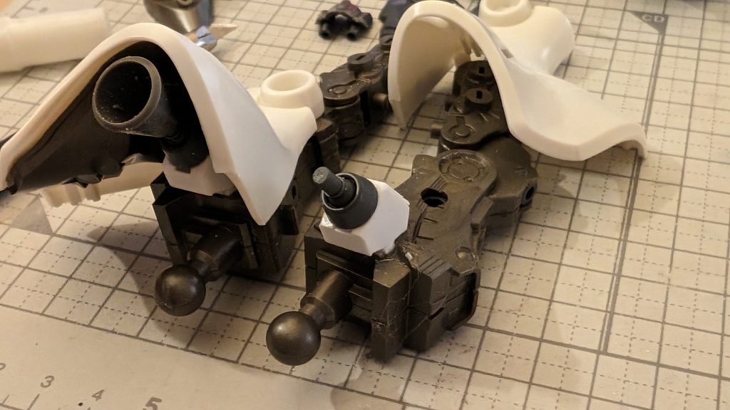 ちょーっと何か寂しいんだよなぁ・・・というトコにバーニアを付けてみたりと好き勝手にイジってみました。