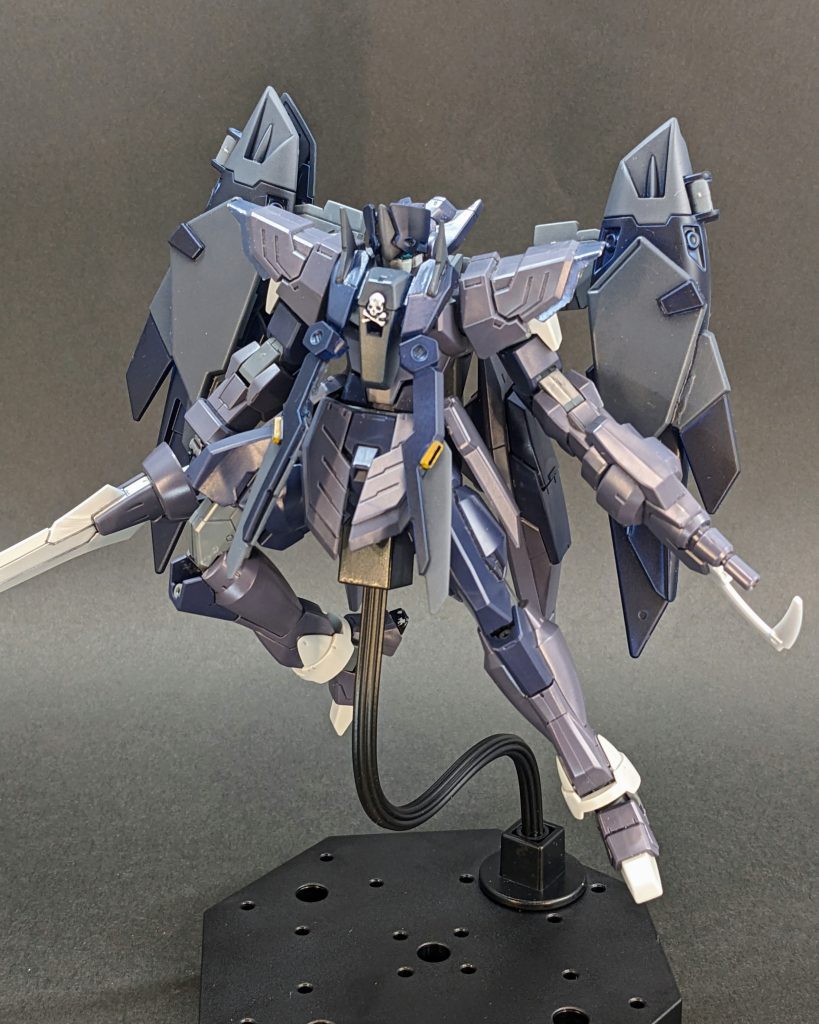 可動域が犠牲となるため、戦況に応じて折り畳むことも可能。