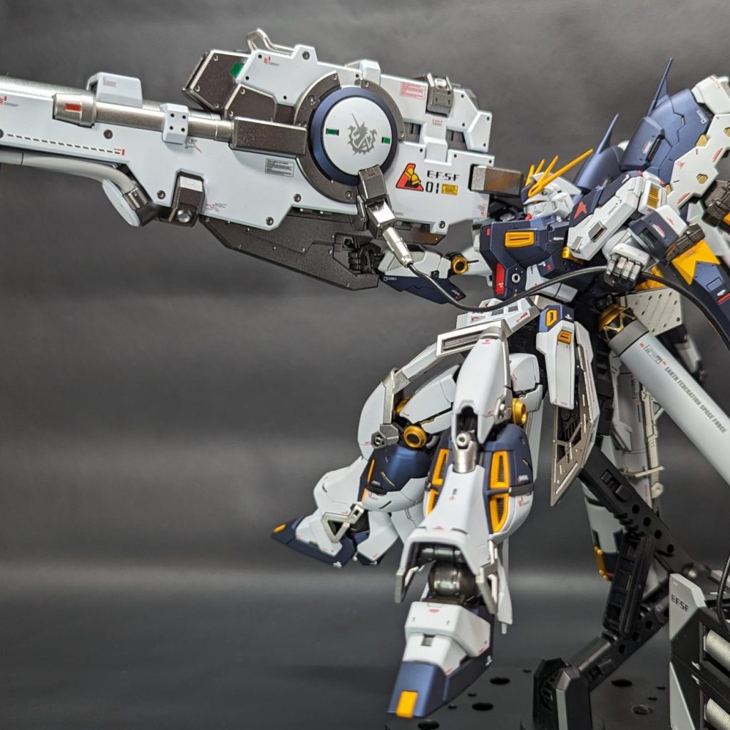 RG Hi-νガンダム＋ハイパー・メガ・バズーカ・ランチャー全塗装完成品