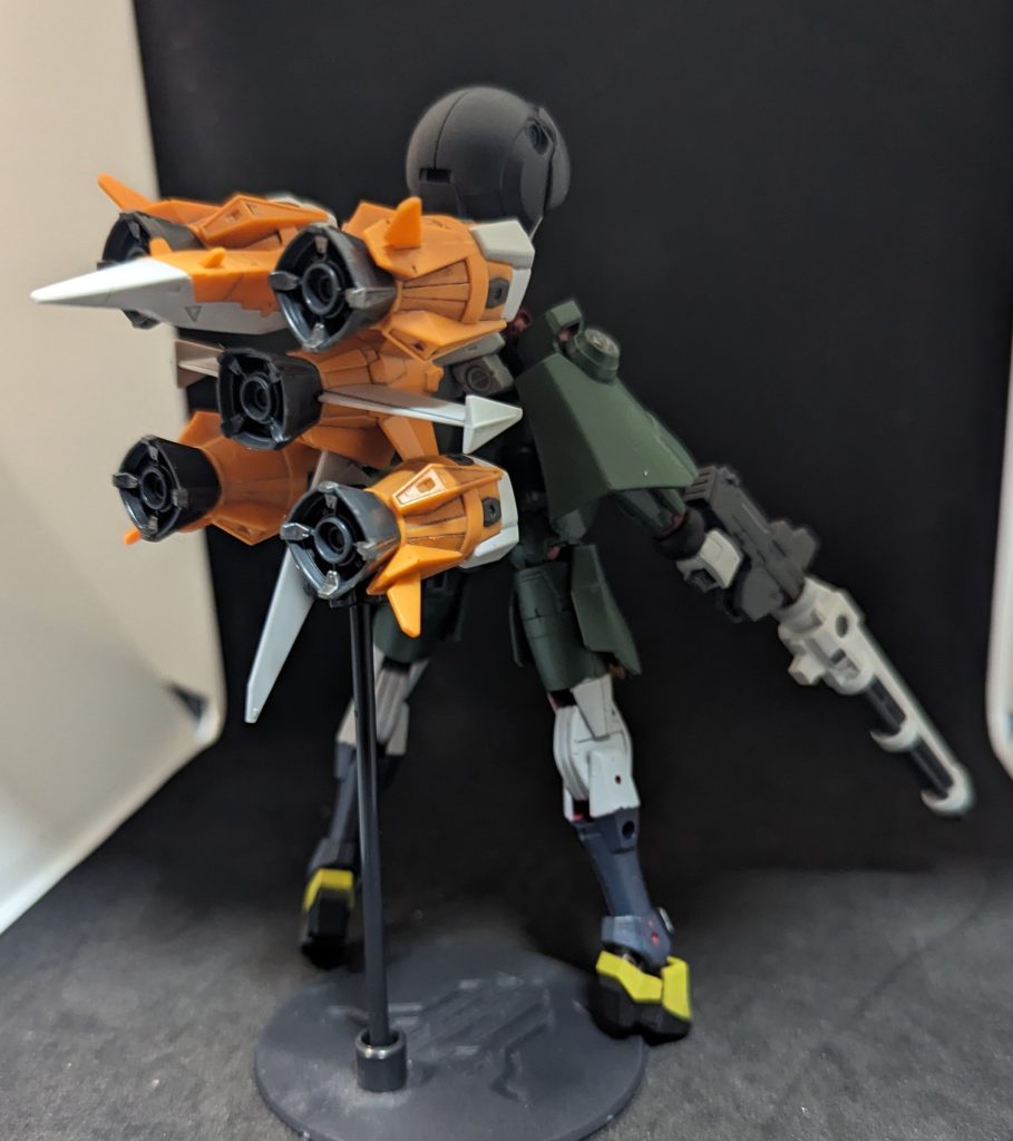 ナラティブ新体操やGレコラインダンス、モンキーダンスを強制的に踊らせる謎の攻撃を行い空気を読んで復活したガンダム達とも互角にわたりあっていたのが印象的でした。