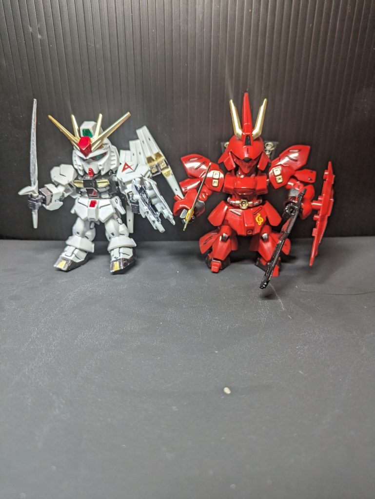 初SD νガンダムとサザビー