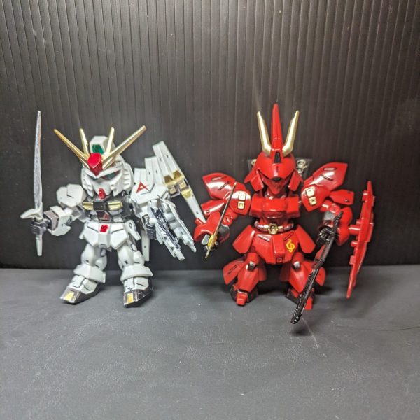 初SD νガンダムとサザビー