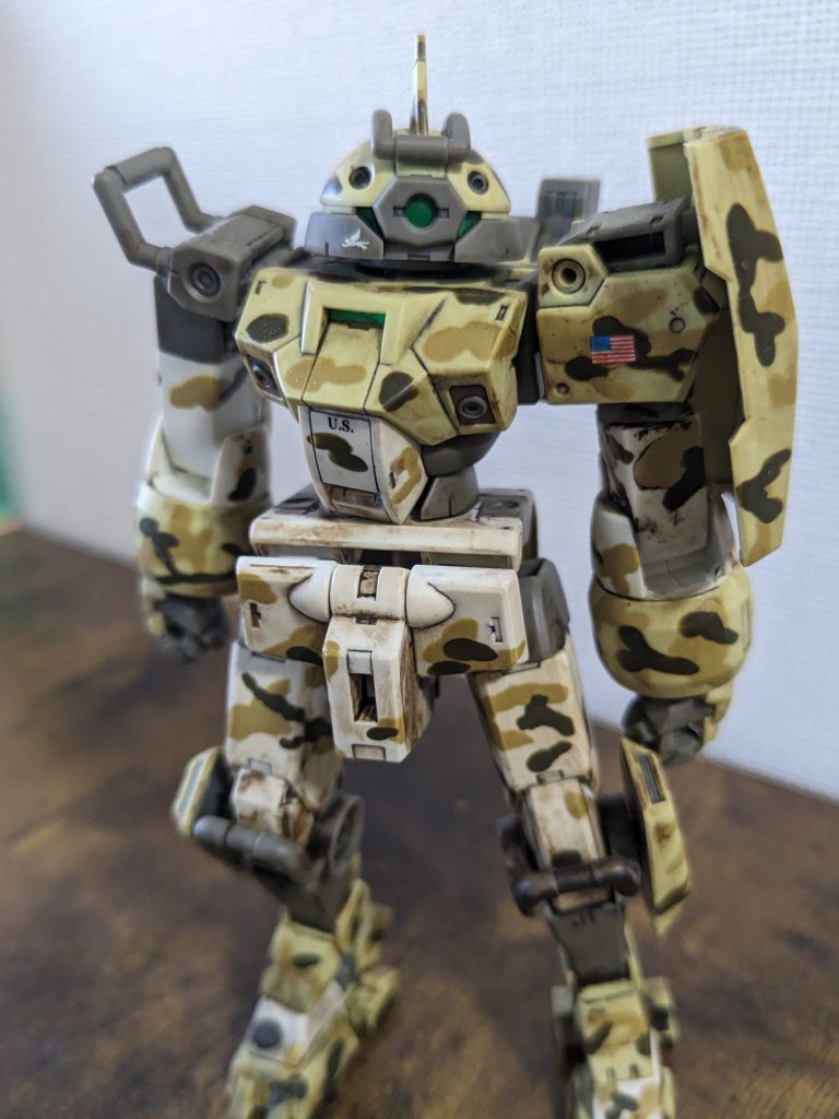 正面。迷彩する兵器として装甲部分の色は統一するべきかとも思いましたが、これ作ったときは筆しかなかったですし、筆塗りも下手なので断念しました。