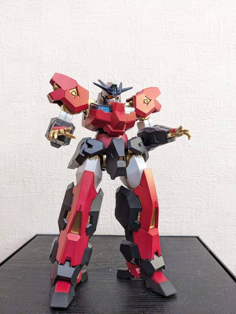 演奏中ですわ〜襲い掛かってるようにしか見えんケド😅せっかく両手分の平手パーツ付いてたので、「鍵盤弾いてる」風ポーズでも📸