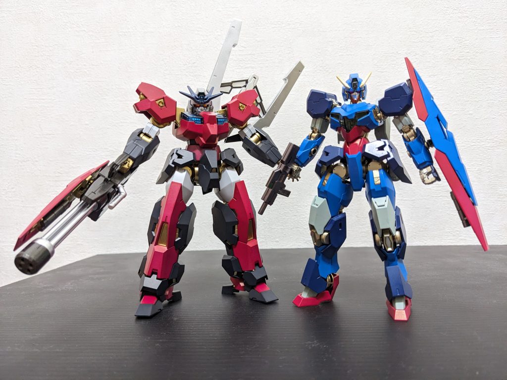 ガンヴォルヴァとのツーショットですわ〜並べると同系統感ハンパない😁両機共通デザインのサイドスカート、めっちゃ好き😆