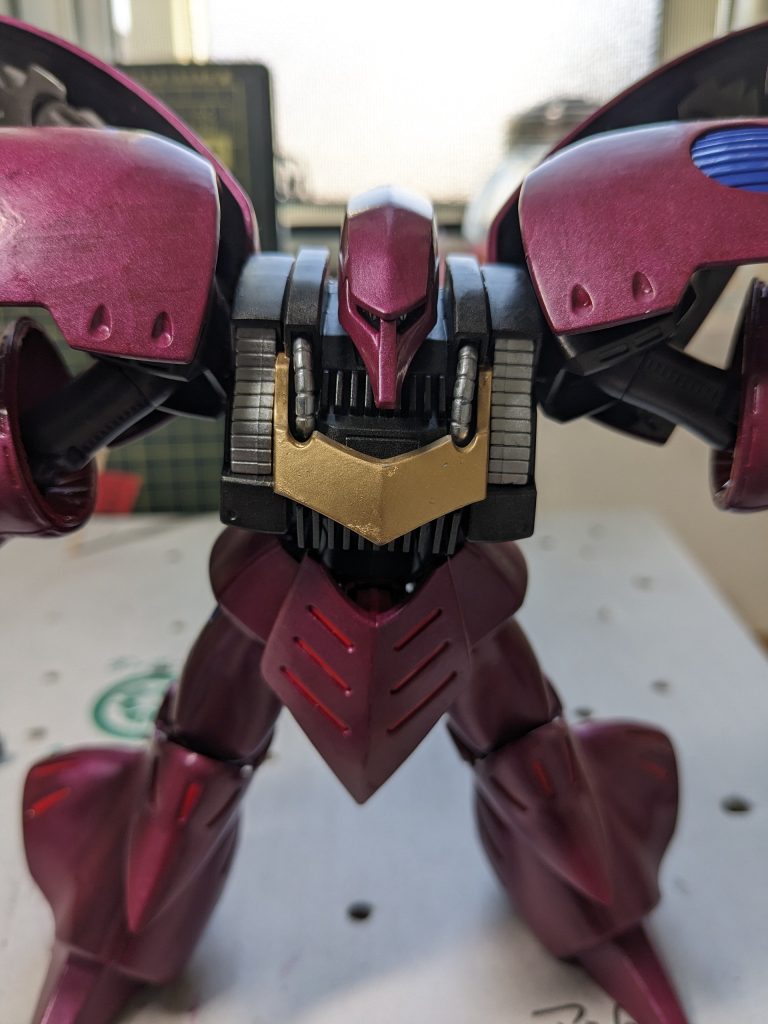 クリア塗る前と後。全然雰囲気違いますね。🤔使用塗料サフ Mr.ホビー水性サーフェイサー1000メインカラー Mr.カラーワインレッド青色 Mr.カラーブルー赤色 Mr.カラーハーマンレッド金色 Mr.カラーゴールド銀色 Mr.カラースーパーファインシルバー2黒色 Mr.フィニッシングサーフェイサー1500ブラッ   ク黒鉄色 黒色と銀色混ぜました。クリア Mr.カラークリア(透明)