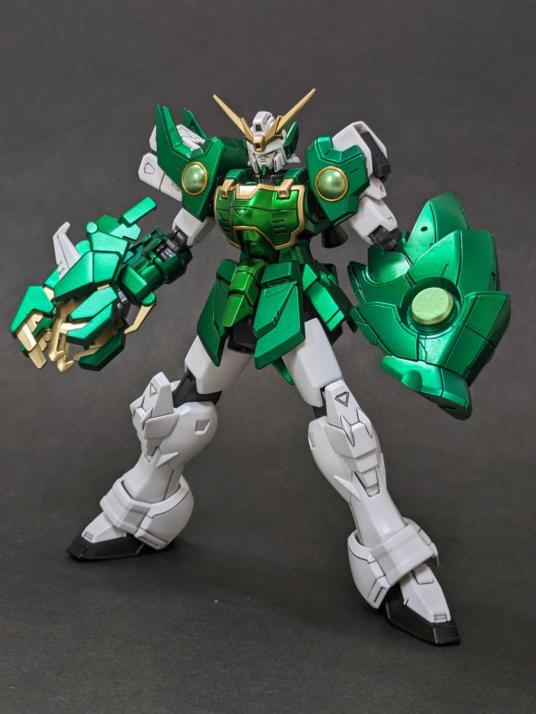 今回のオリジナル要素。肩のアーマーは着脱してナックルガードになります。接続にはネオジム磁石を使用