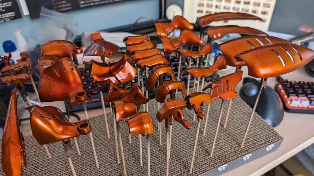 塗装は別のキットで使用した【粉】を反射層に使ってキャンディした後に、今回のテーマである【オランジェット】を意識したナニを行いまｓ・・・え？ご存知ですよね。食べ始めたら止められない止まらないお菓子ですオランジェット。オレンジピール砂糖漬けにチョコが掛かったやつ。