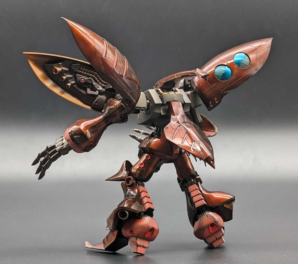 それにしてもスジボリは暗めの色にする予定だったので目立たないだろうなぁ・・・というのもあって練習台にしたんですが、思ったよりガッツリと判るもんなんですね。個人的にはコレが割と大発見というか、そんな感じ。ただ、0.15[mm]幅のと0.3[mm]幅で彫ったのの違いが思ったより出せなかった・・・というか面取りしすぎた？（ので0.15の割に太く見える）とかあって、まだまだ練習が必要そうです。