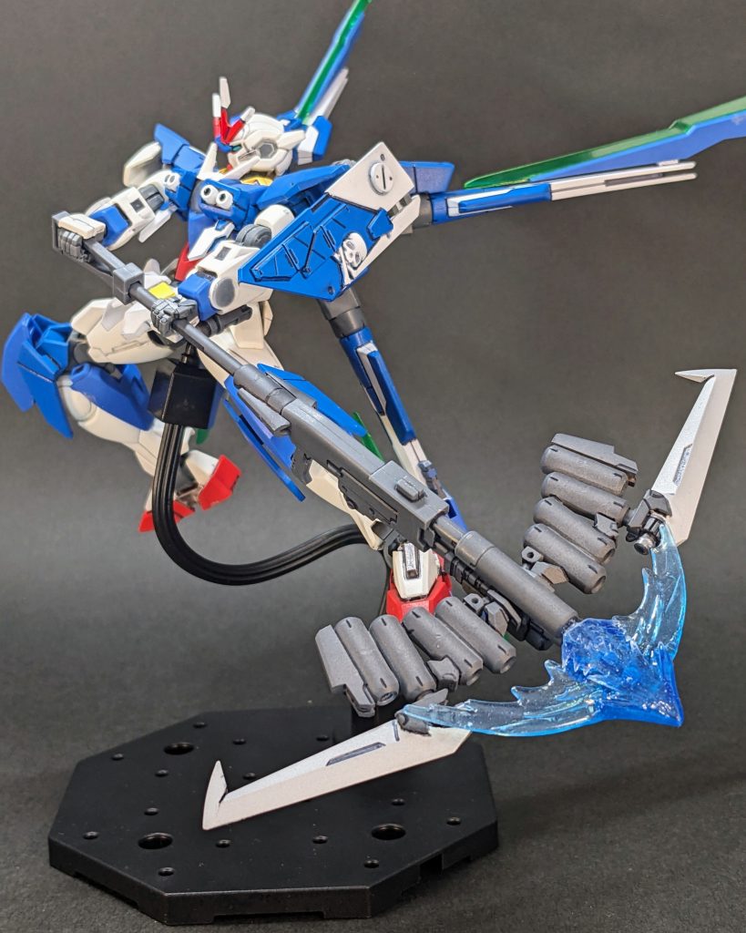 もう一つのメイン武器である『アルバトロスマッシャー/アルバトロアンカー』はピーコックスマッシャーモチーフのマルチウェポンであり、 戦況に応じて、スマッシャー形態とアンカー形態の切り替えが可能。