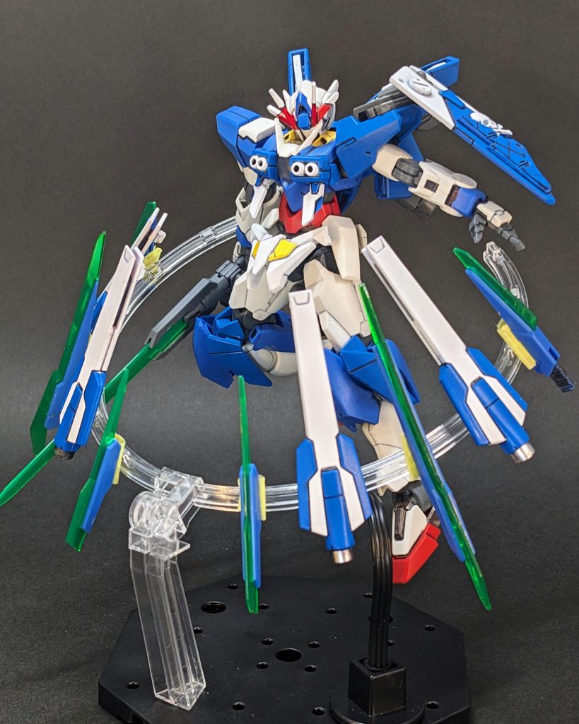 既存のGNソードビット×6基に加え、GNフィンファング×4基を増設。