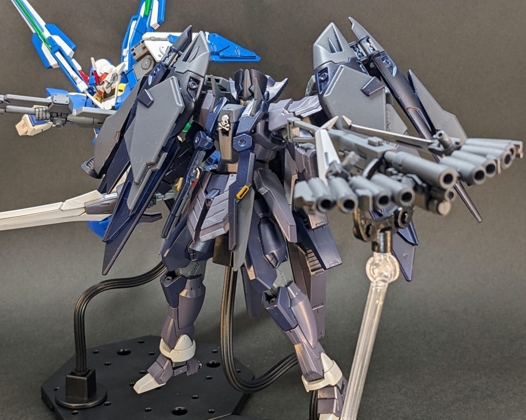 アルバトロス海賊団のキャプテン機として製作した『Gサイフォス フルクロス』がアルバトロスマッシャーを装備することで、より