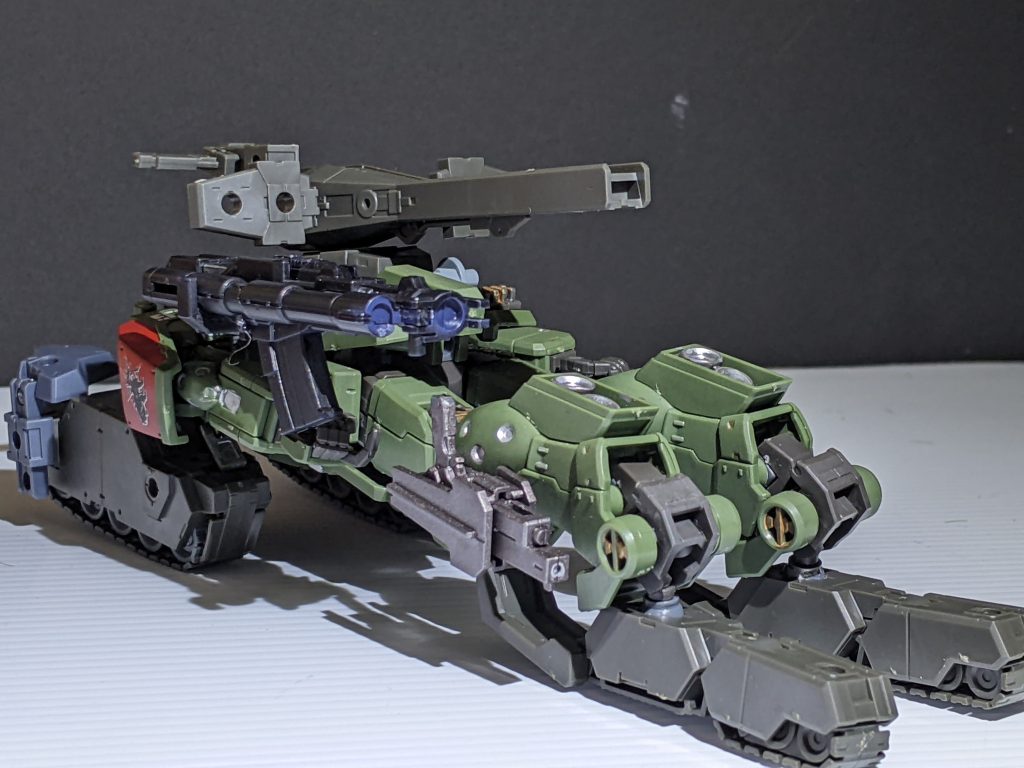ということで、ネタしたいが為に没になった本当のタンク形態はこちらです。かなり違和感なく纏まってると思います。