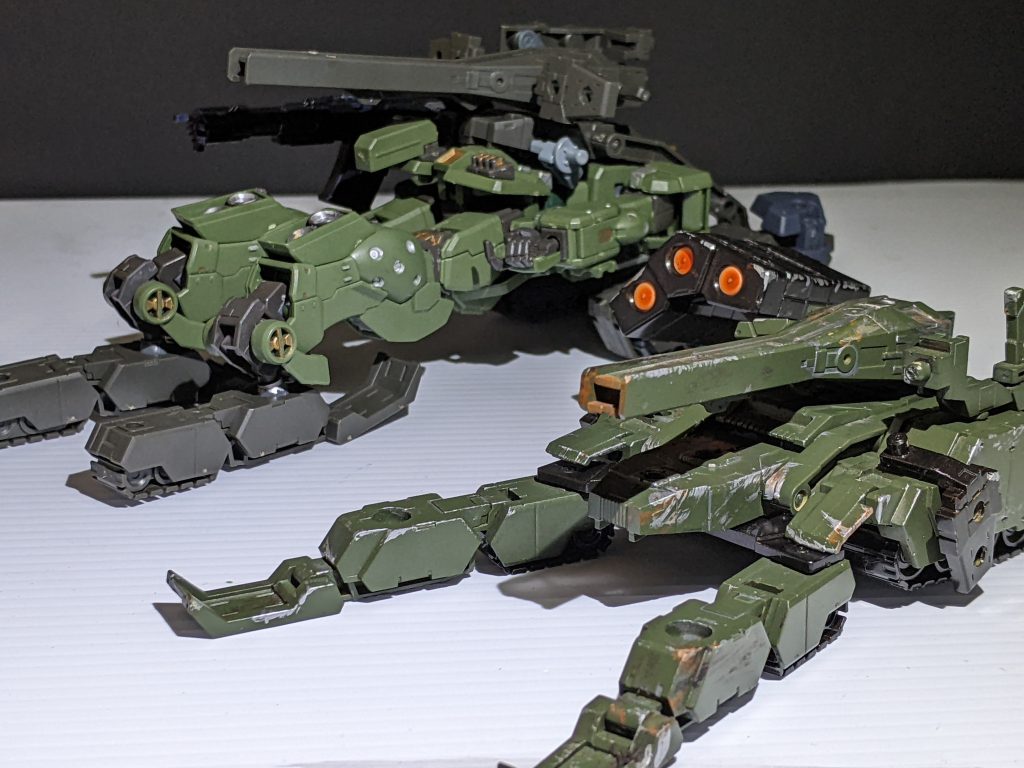 アタッカータンクMと比較。他の機体でもタンクは出来ますが、かなり難しく、この機体ならでは感あります。