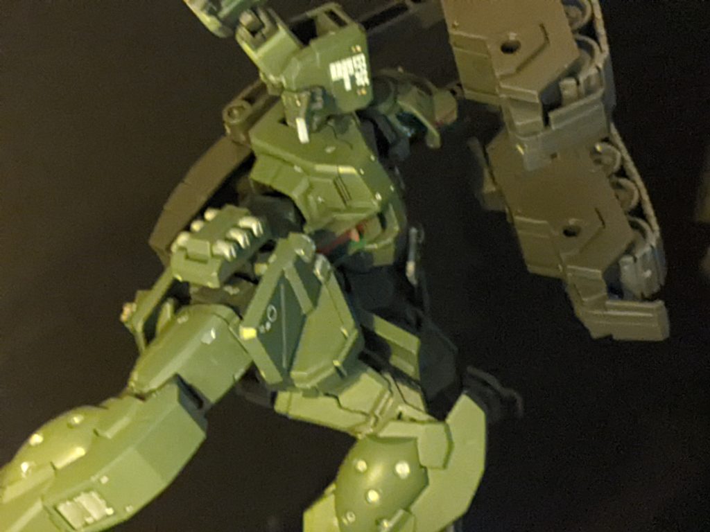 また、押しつけて足のキャタピラで引きずり回す自爆でもすんのかレベルの捨て身アタックも可能