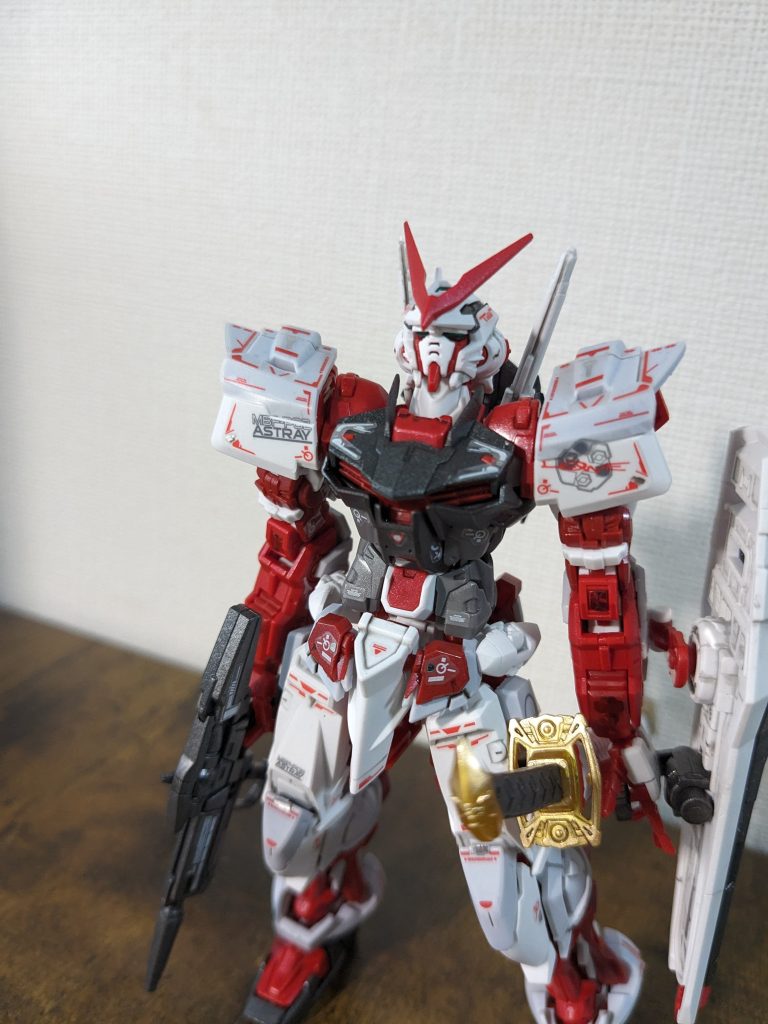 正面分割されたパーツに横断する形のデカールたまらないです。