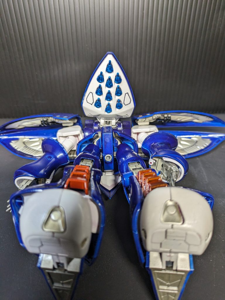 このアングルだとメカメカしい。