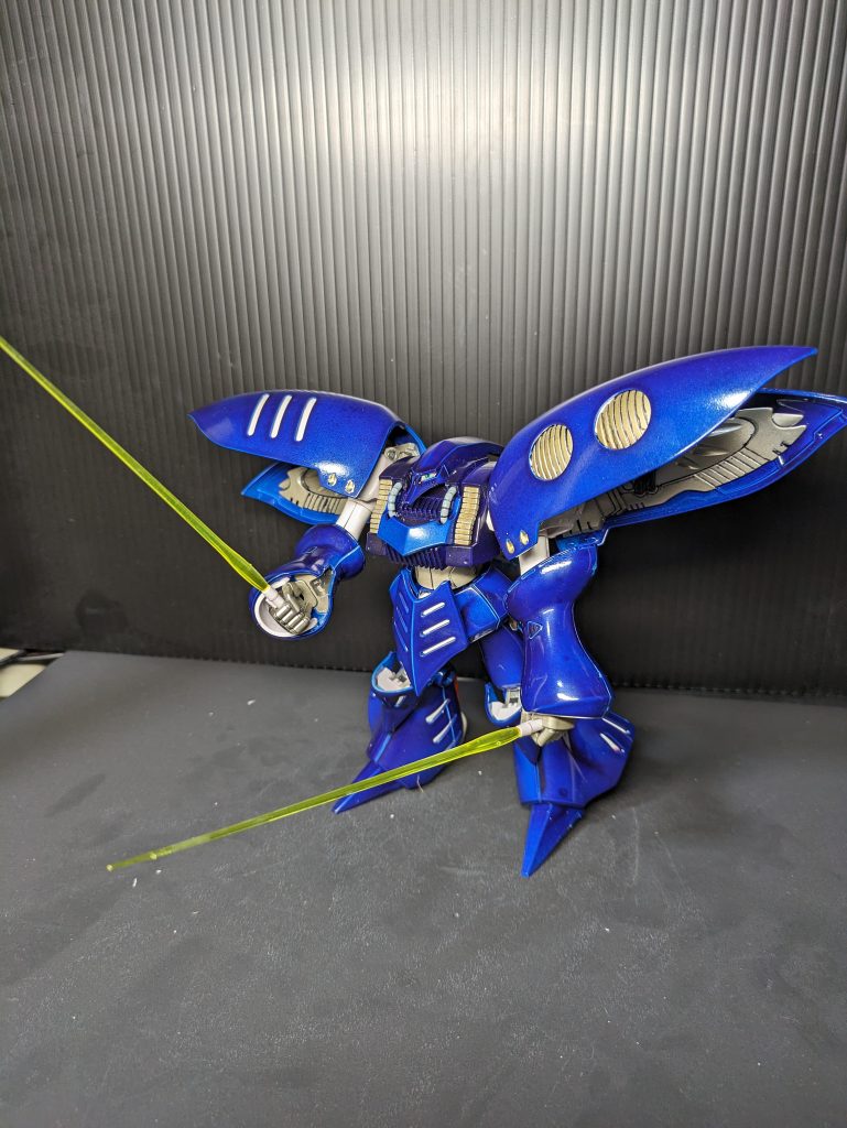 ビームサーベルを持たして。