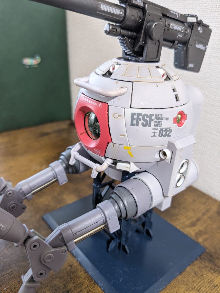 はじめてドライデカールをはりましたが難しいですね。。。逆にリアリスティックデカールは縁が長くはみ出しがちなので、全部水転写でよかったなと思いました。スミ入れはリアルタッチマーカーのブラウンを使って説明書の完成形風の色合いにしました