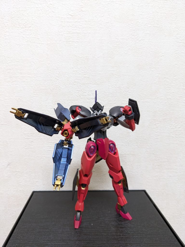 こんにちにゃむにゃむ〜!!と調子に乗って叫びながら攻撃し、後でオブリビオニスに「仮面バンドとしての自覚が足りませんね☝️!!」って叱られそう😅ライガーミサイル!!😆脚を赤系で塗ってる間、「上半身を青で塗ったら、まんまゲッターライガー❓😆」と思いましたが、後でホンモノ❓を確認したら、左右逆でした💦