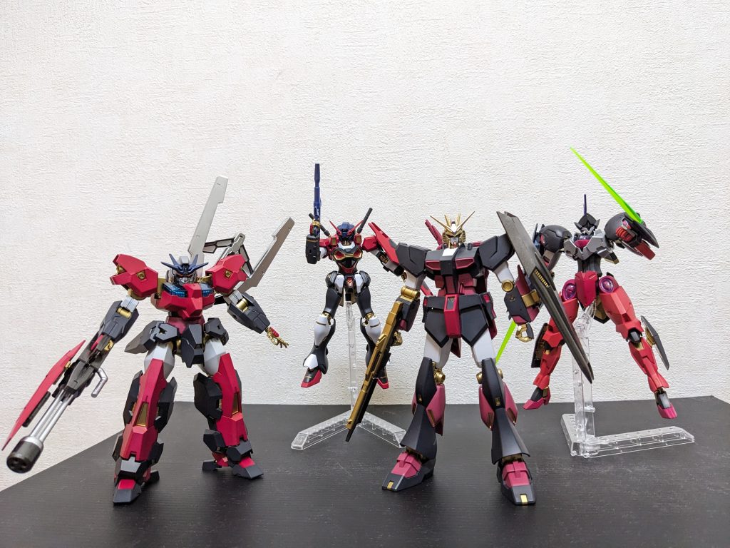 ついにあと1人!!とりあえずステージ上の立ち位置で4人並べてみた😆最後のメンバー、モーティスこと睦ちゃんは鋭意制作中!!(納期が悪役機コンに間に合うか、微妙なところですが💦)