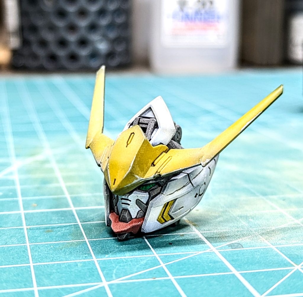 2023.11.18追記!届いたフェイスパーツはエヴォブラック→調色ホワイト→チッピング→ウォッシング→Ex-04フラットクリアーの工程を行いました。