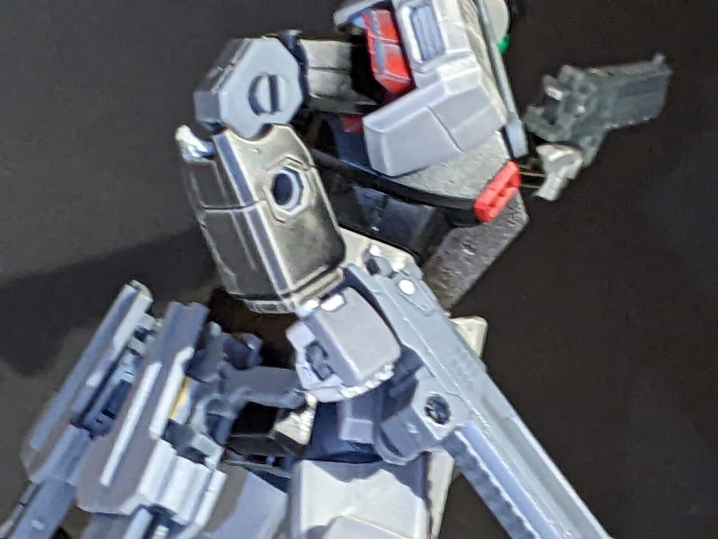 サイドスカートに二丁装備されています。