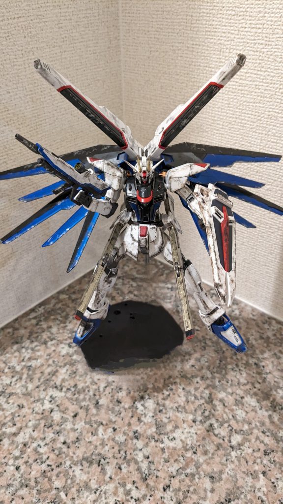 ホワイト部分以外は、筆塗り塗装。ウェザリング、チッピングを施しています。