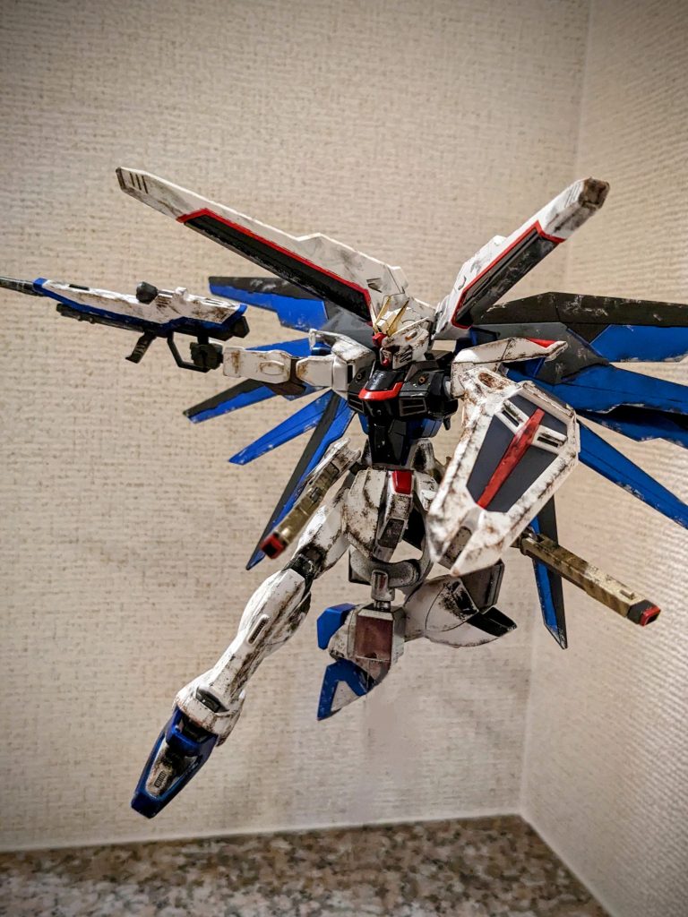 量産機好きの私はあまりエース機や主人公機は作らないのですが、SEEDはストーリーも相まって惚れてしまいました。特にフリーダムの最初の登場シーンは鳥肌たちました。