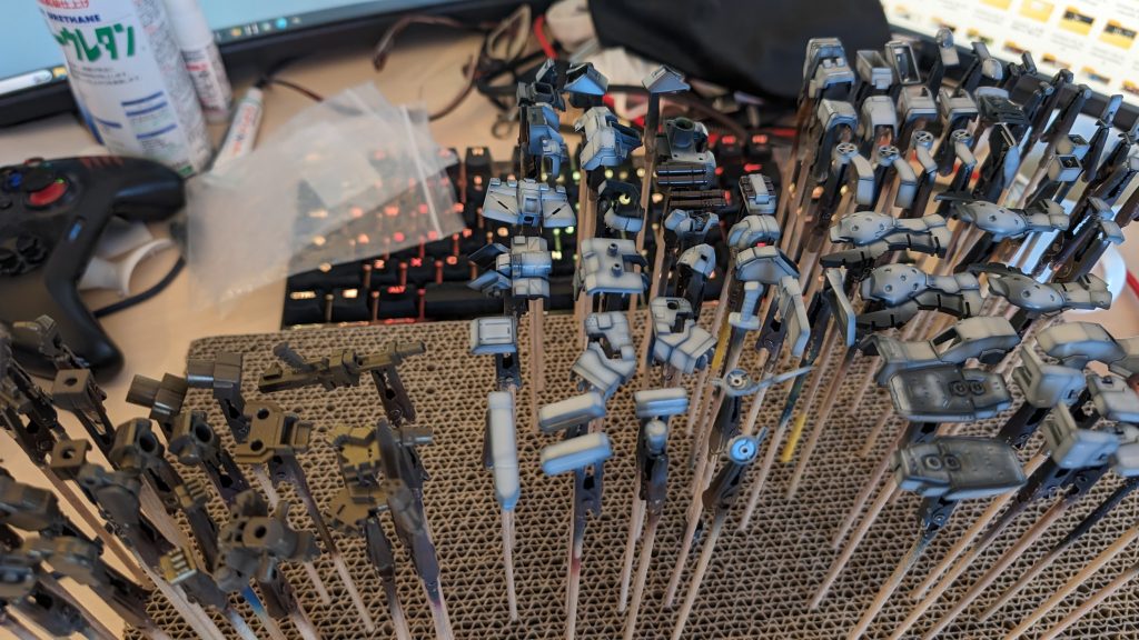 そして上塗りからトップコートまで。HG は部品が小さいので、細かいとこのハンドピース練習には良い感じです。