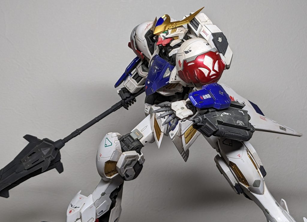 下腕や腿をルプスのものに移植は困難でしたので、MGバルバトスまま。