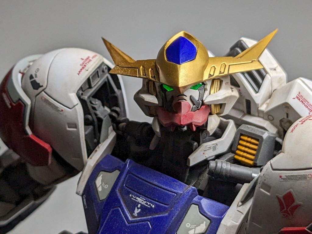 目はチップLEDを仕込んで光るようにしています。MGバルバトスはきちんと目だけクリアパーツなのでとてもいい感じに光ります〜