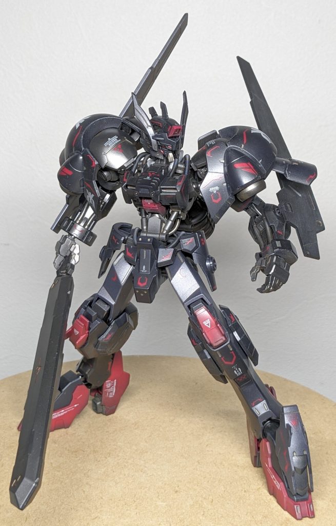 悪役はコードやパイプ類ごちゃごちゃしてる！というイメージもあるので、胴体周り各所隙間にスプリングを仕込んでみました