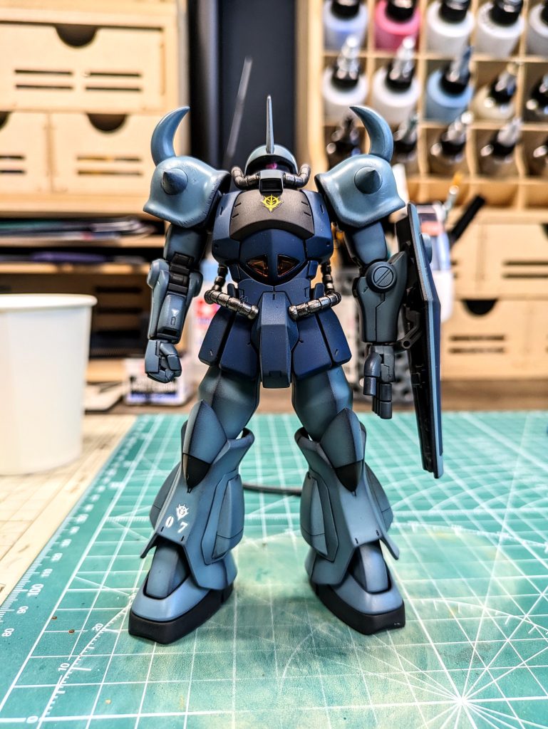 正面。肩部スパイクのシャープ化、肩アーマー、ボディの合わせ目消しくらいしかしてません。