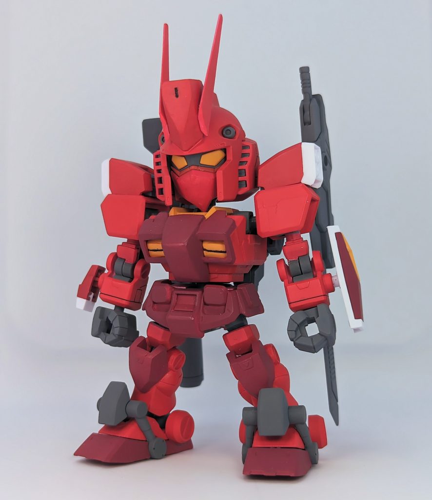 SDCSガンダムにHGBFアメイジングレッドウォーリアのパーツを一部移植しました。胸、膝の装甲、フェイス、頭部アンテナ基部はパテ盛りとプラ板から整形。
