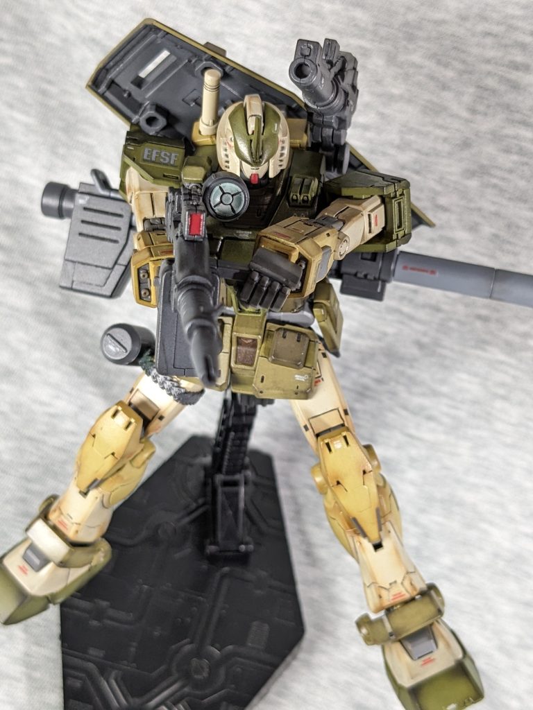 左ももに付けているのは大型のスモーク・ディスチャージャー(のつもり)です(^▽^;)