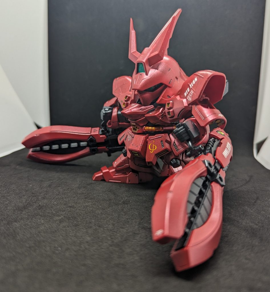 目玉であるダブルホーンファンネルはBB戦士ながら造形やパーツ構成はかなり凝った作りになっており様々な形態を再現可能。こちらはハイパー・ビーム・サーベル形態、発表当時はデカいニッパー呼ばわりされてましたが実際持たせると割と格好良くみえます。