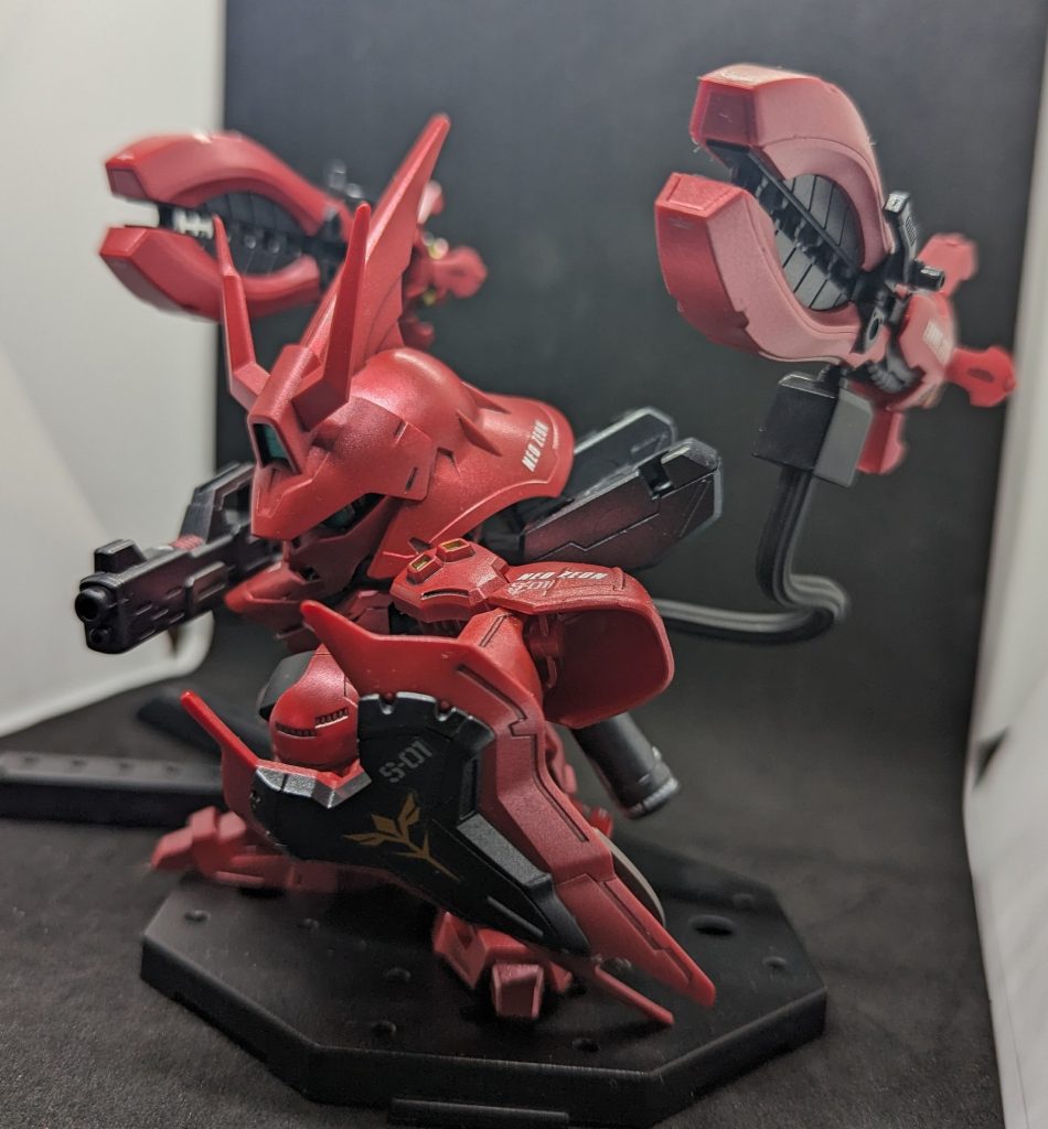 ファンネル形態、スラスター後部の羽状のパーツも全て別パーツ可されており個別に可動します。３mm穴も空いてるのでスタンドで飾る事も可能。