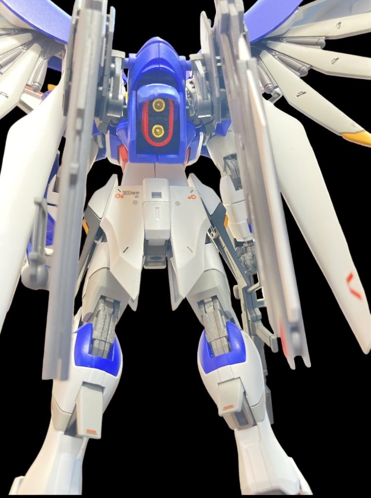 今回は頑張って細かいところを塗り分けてます。細かいところのマスキングが決まると嬉しい
