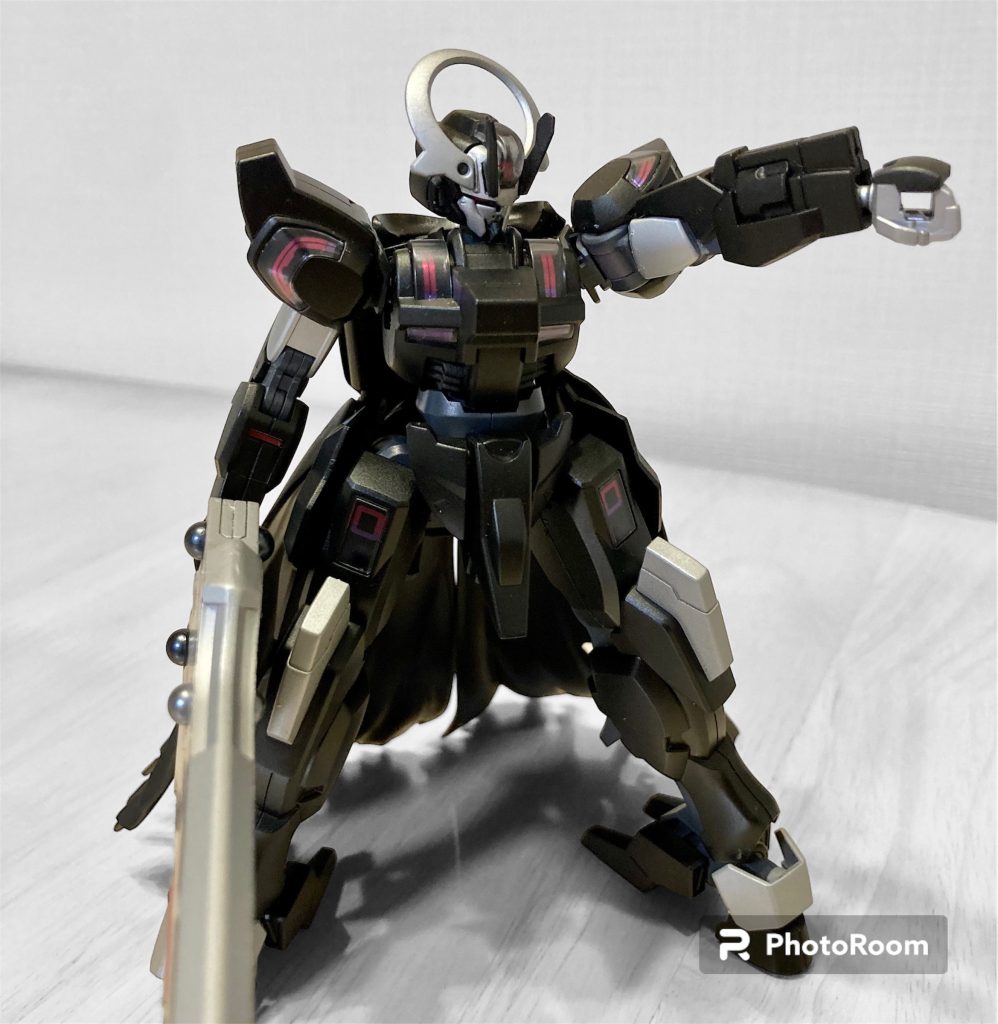 腕にリボルバーなんて付いてたんですね。まさにガッツですよ。