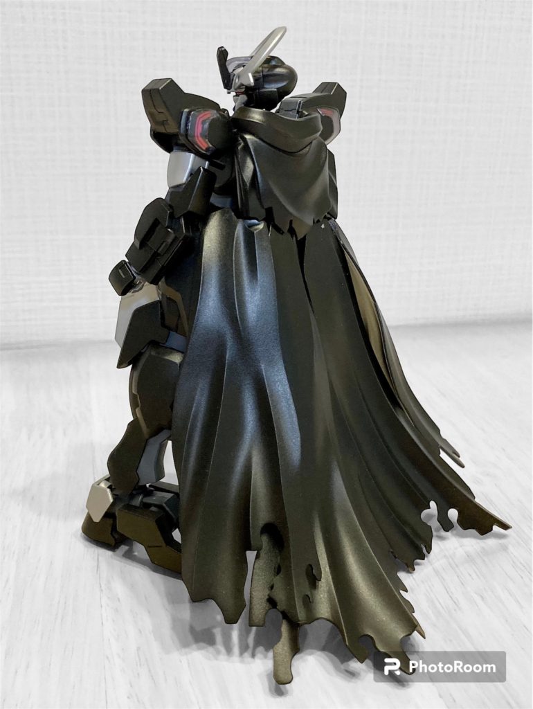 バックショット。この黒いマントはコトブキヤのマントを切り貼りして作りました。お気に入りポイントです。